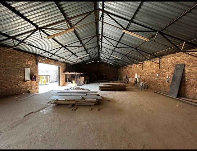 2,800M² WAREHOUSE TO LET IN KEW